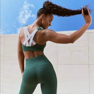 FABLETICS 3-Piece Kelly Rowland Workout Fit
Emerald Green: Medium [SOLD]